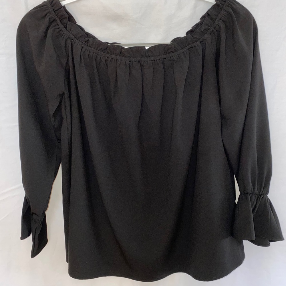 Lulu’s black top - Picture 2 of 6